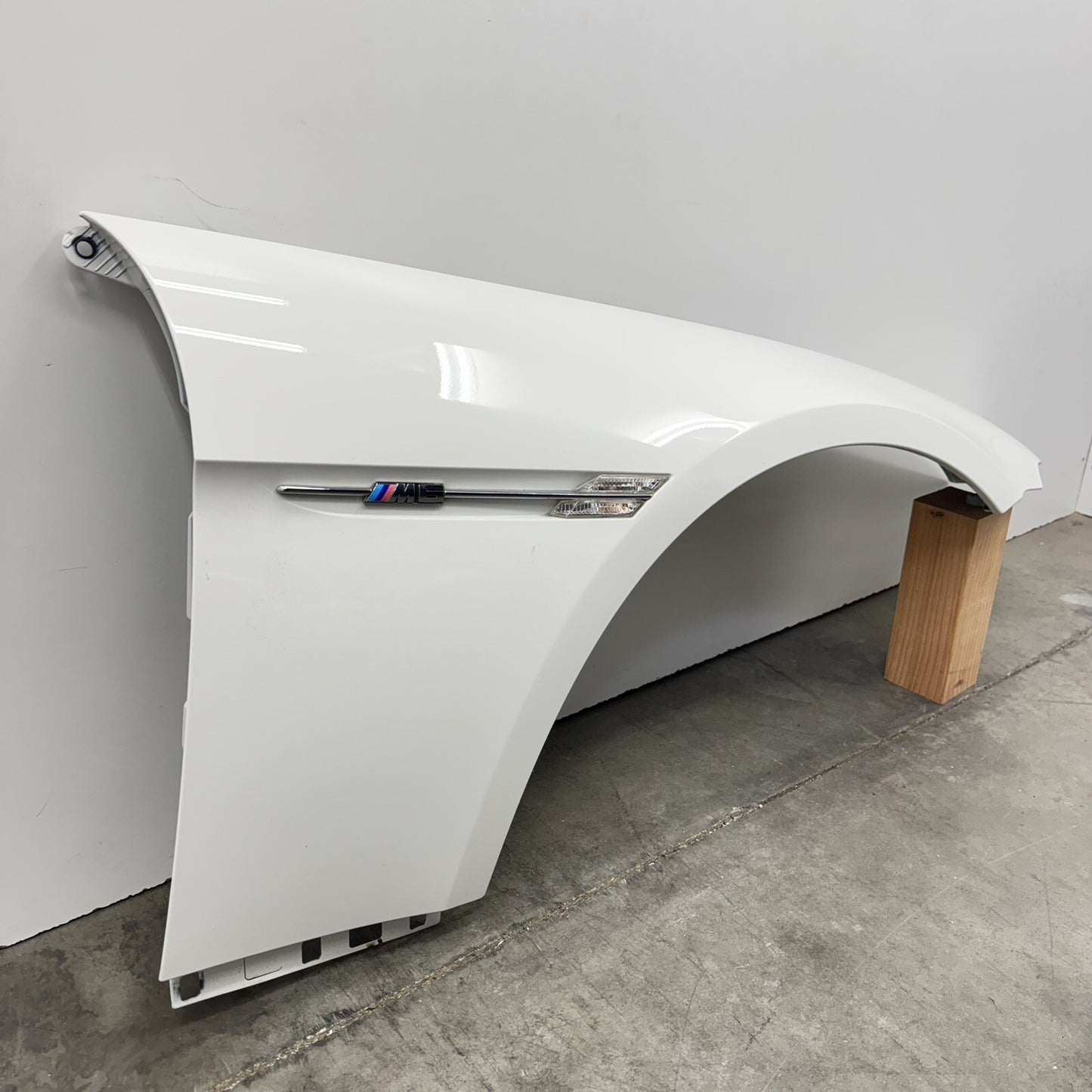 06-10 BMW M6 E63 E64 PASSENGER RIGHT FRONT FENDER PANEL ALPINE WHITE OEM