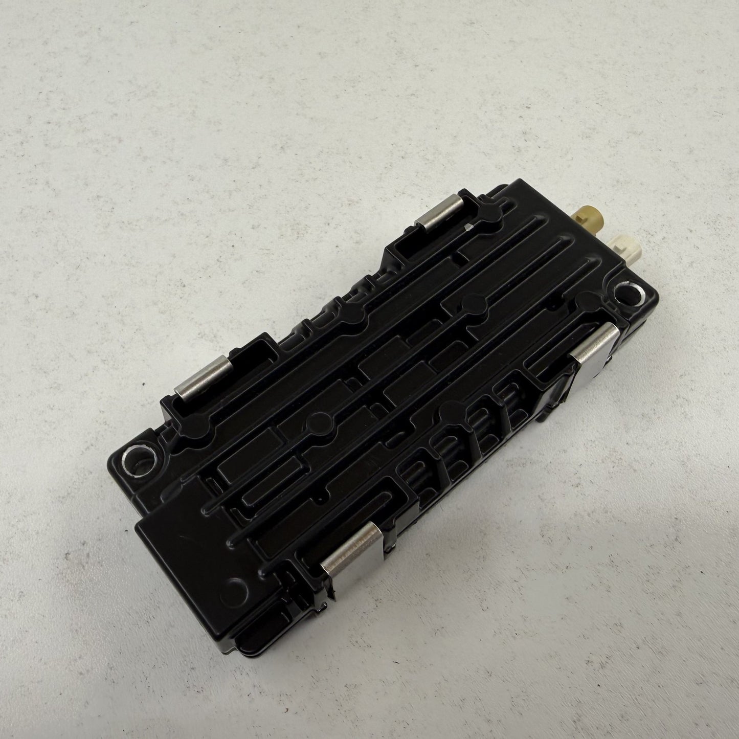 2022-2024 Rivian R1S R1T Antenna Amp Amplifier Control Module PT00039309-B OEM