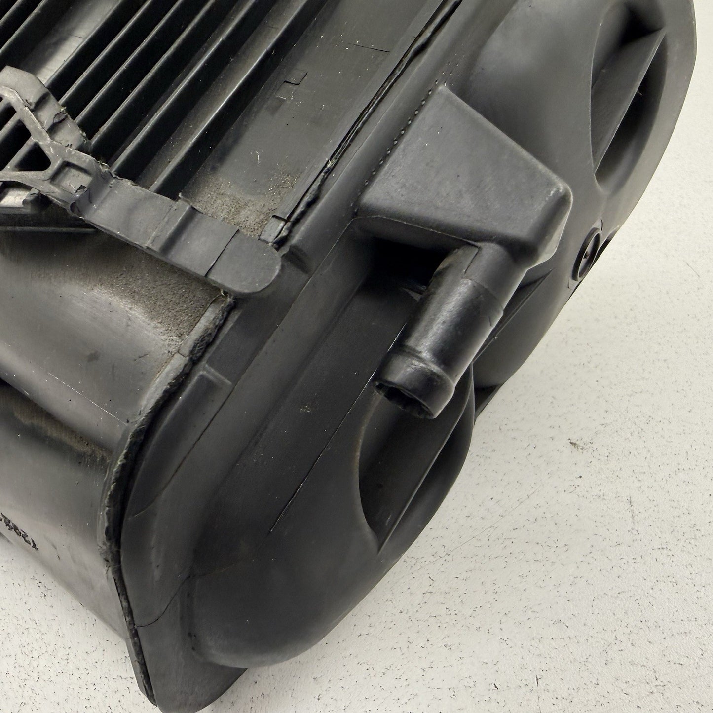 12-18 Mercedes W218 CLS550 Fuel Evap Vapor Charcoal Emission Canister OEM