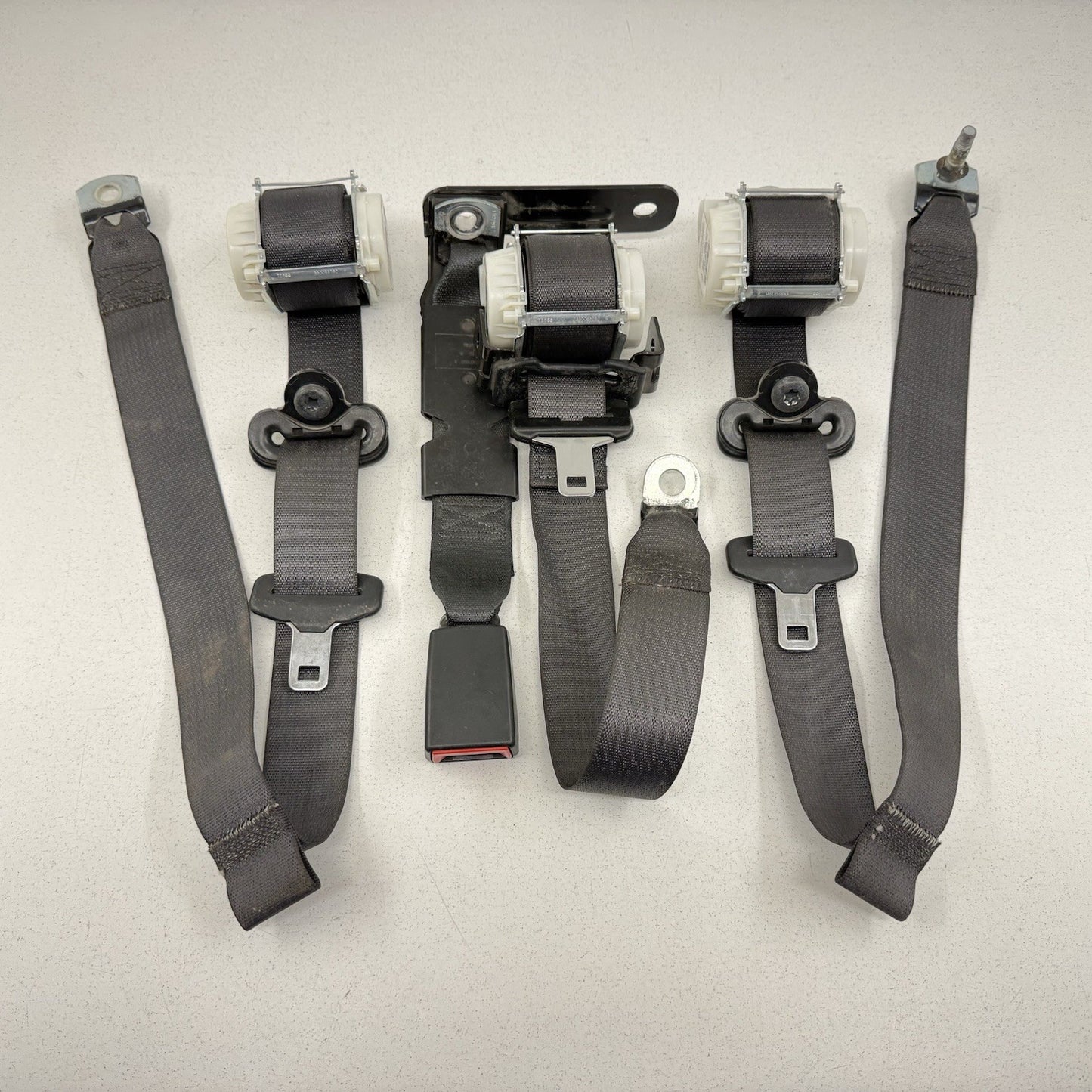 19-24 Ram 2500 3500 Rear Seatbelt Seat Belt Retractor Set Black OEM