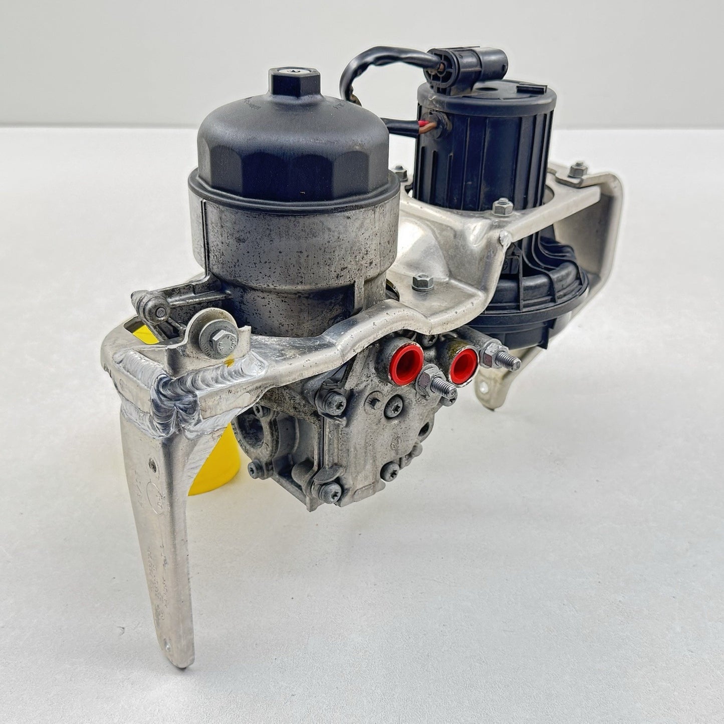 06-10 BMW M6 E63 E64 SECONDARY AIR PUMP W/ ENGINE OIL COOLER FILTER ASSEMBLY OEM