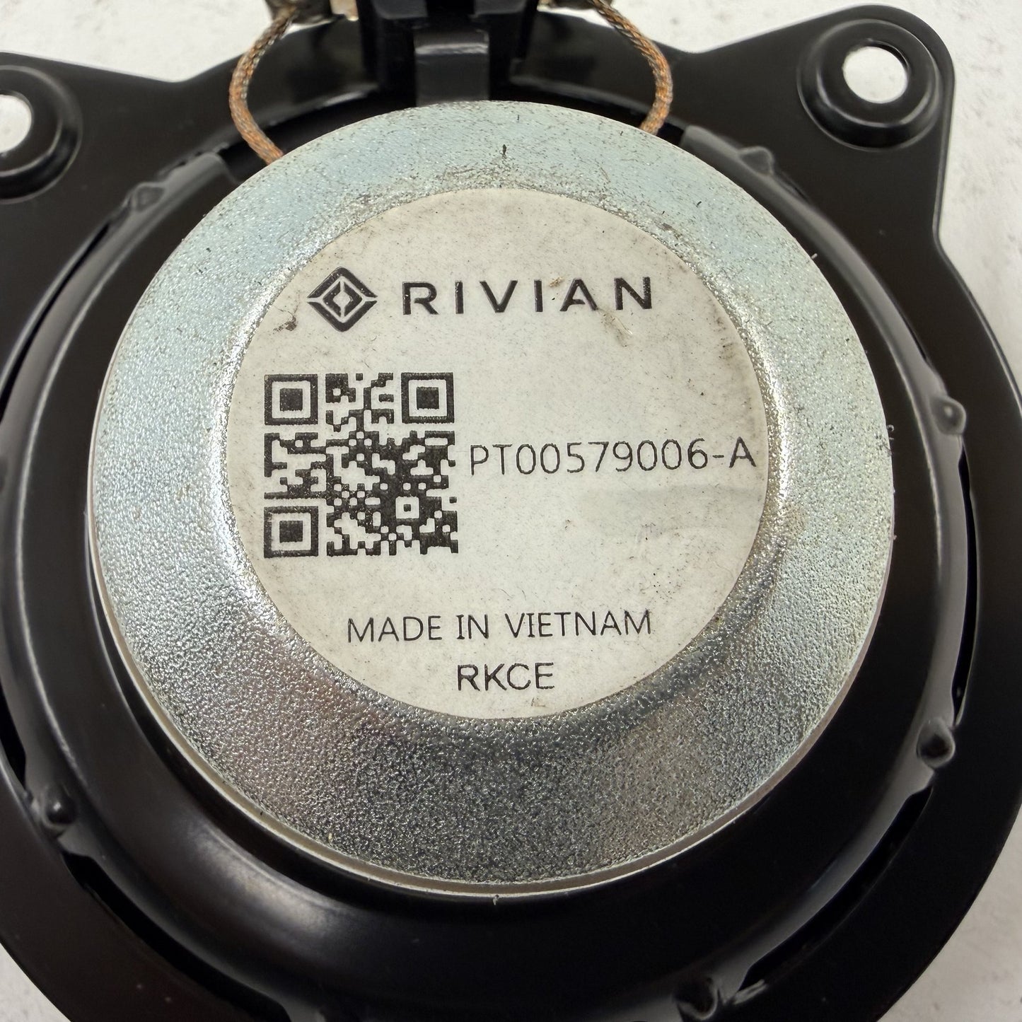 2022-2024 Rivian R1S Rear Quarter Panel Speaker Left Or Right РT00579006-A OEM