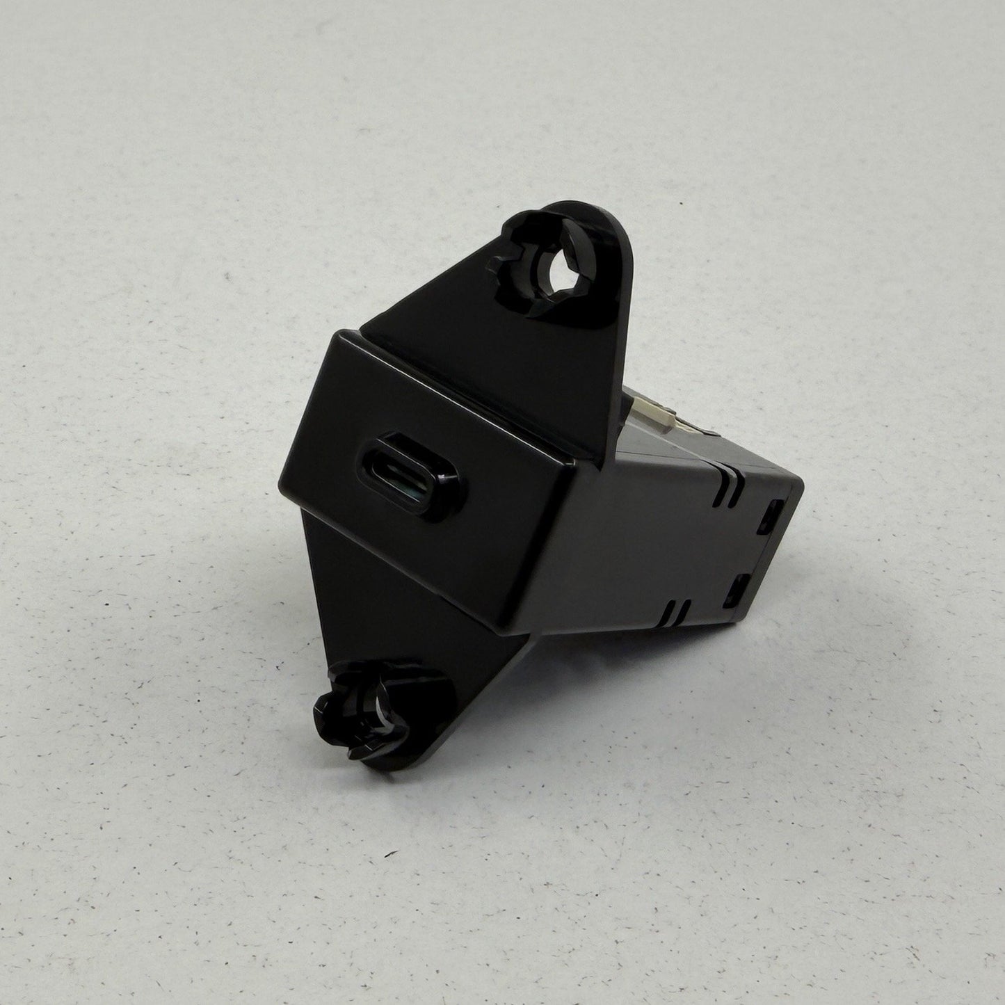 2022-2024 Rivian R1S Rear Quarter USB Charge Port Left Or Right PT00545782-A OEM