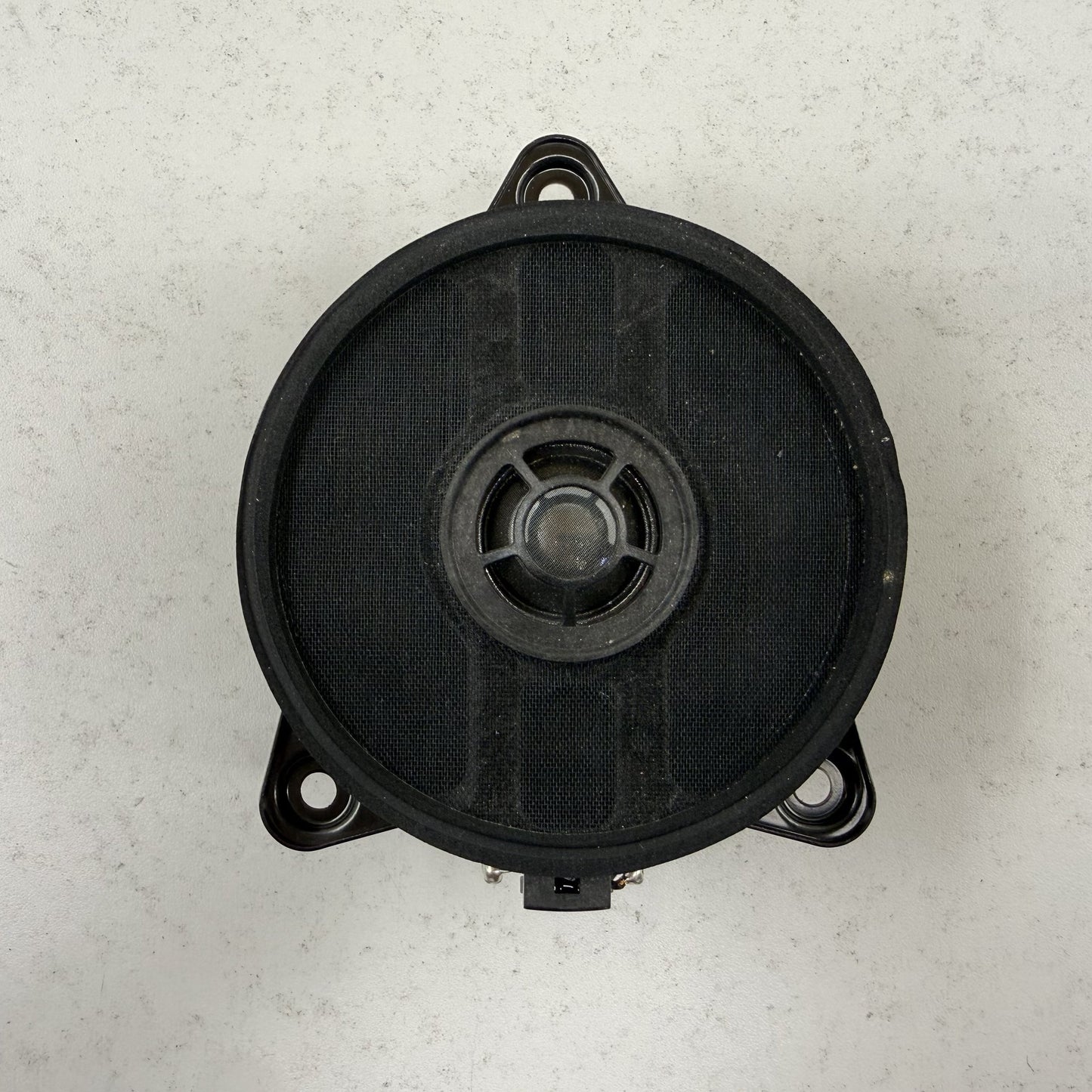 2022-2024 Rivian R1S Rear Quarter Panel Speaker Left Or Right РT00579006-A OEM