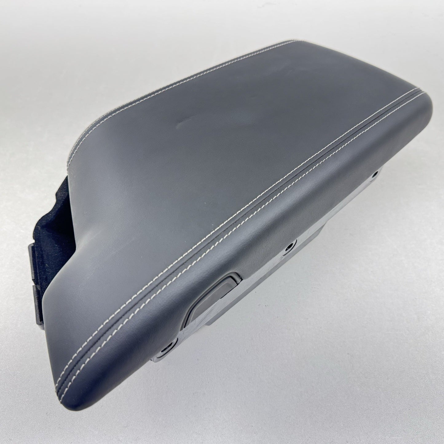 22-24 CADILLAC CT4 V BLACKWING CENTER CONSOLE ARMREST ARM REST STORAGE TRAY OEM