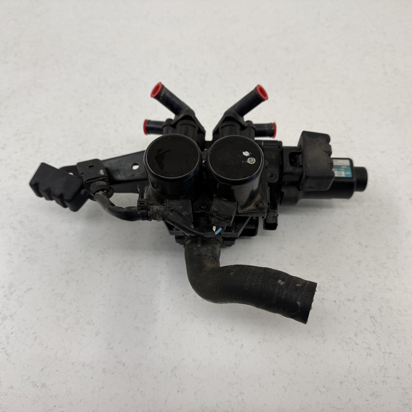 2014-2018 Bentley Flying Spur HVAC Heater Coolant Control Valve 3D1959617D OEM
