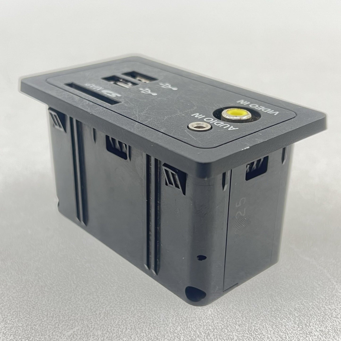 14-15 INFINITI Q50 DUAL USB PORT AUDIO VIDEO INPUT JACK MODULE 284H3 4GA0B OEM