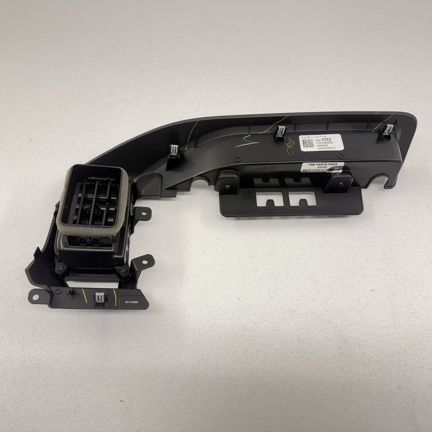 24-25 Silverado Sierra 2500 3500 Center Dash Right Air Vent Trim 85604352 OEM