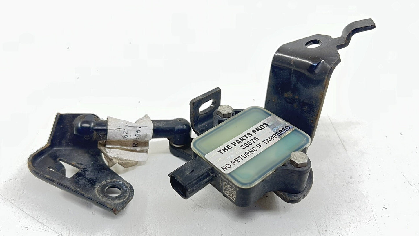 18-23 FORD MUSTANG GT BULLITT RIGHT REAR HEADLIGHT HEIGHT LEVEL SENSOR OEM