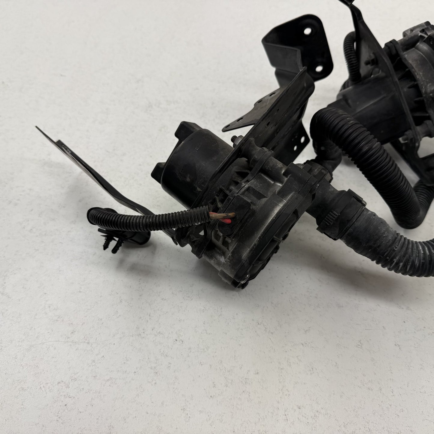 2014-2018 Bentley Flying Spur Secondary Air Injection Smog Pump Assembly Set OEM