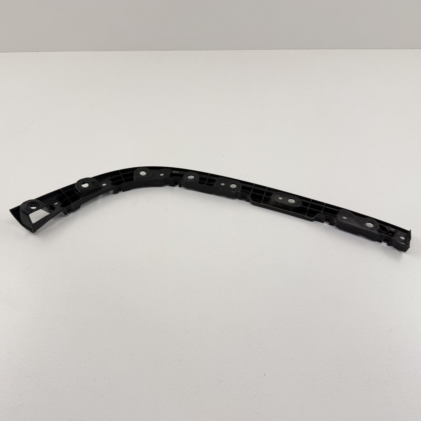 2022-2024 Rivian R1S Left Rear Quarter Fender Flare Bracket PT00015704-G OEM