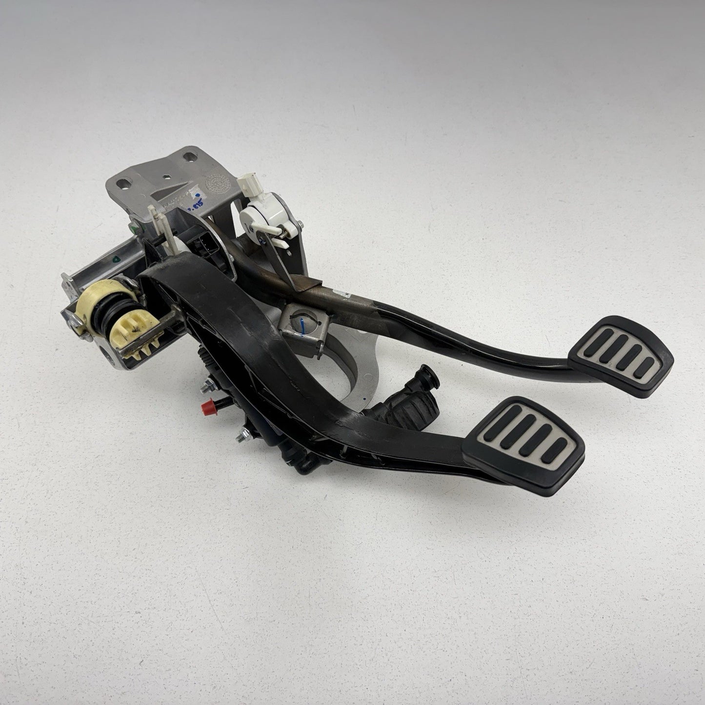 17-24 Chevrolet Camaro ZL1 Manual Transmission Clutch & Brake Pedal Assembly OEM