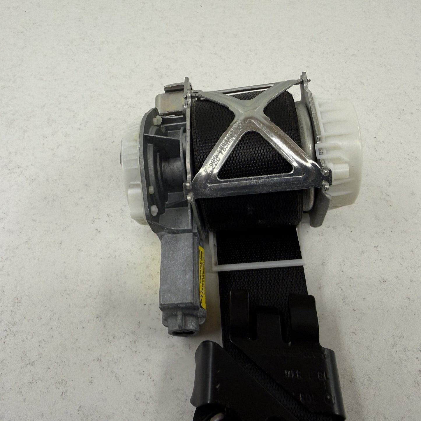 2008-2014 Mercedes C250 W204 Left Front Seatbelt Seat Belt Retractor Black OEM