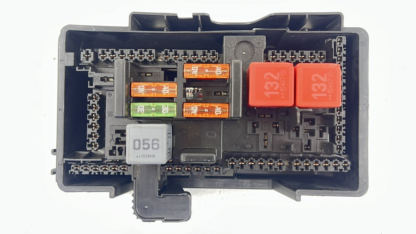 15-18 MERCEDES-BENZ C63S W205 REAR FUSE RELAY JUNCTION BOX A 205 906 85 01 OEM