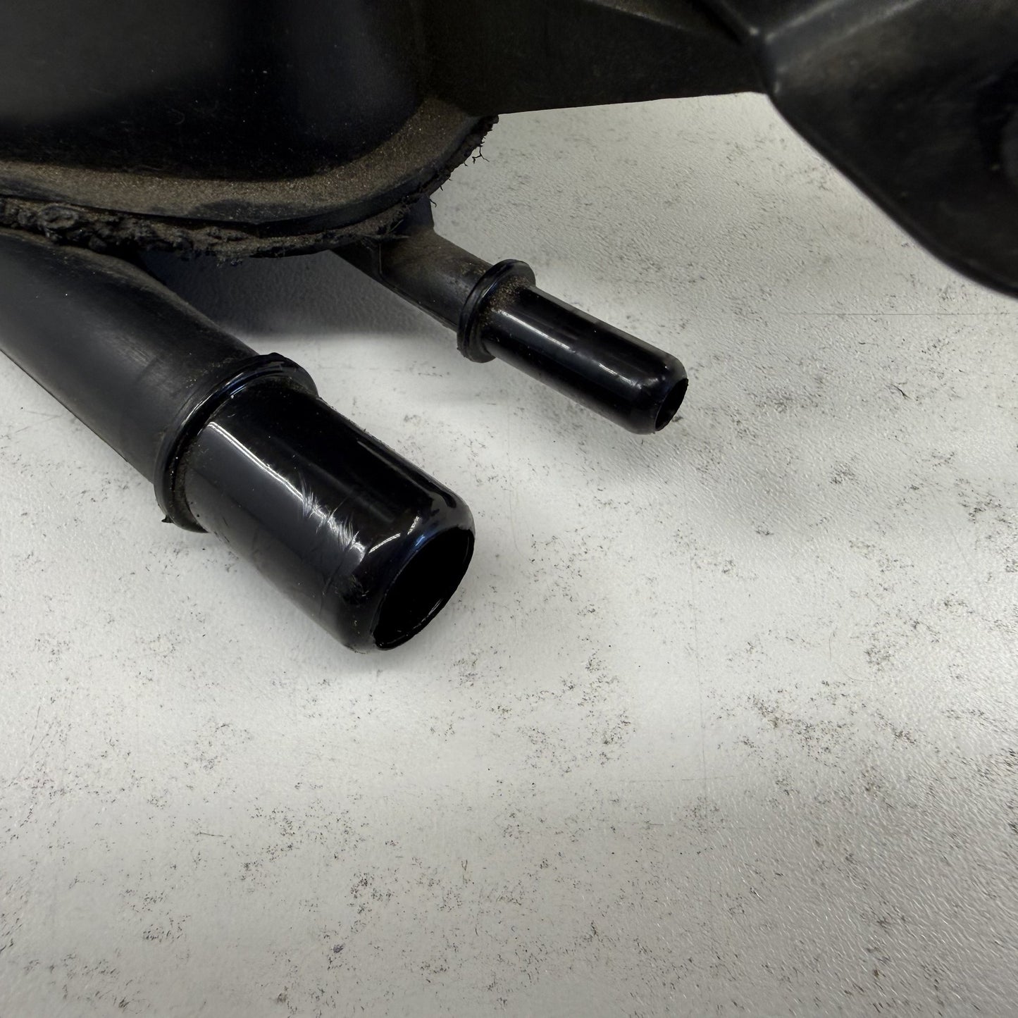 2014-2018 Bentley Flying Spur Fuel Evap Vapor Charcoal Emission Canister OEM