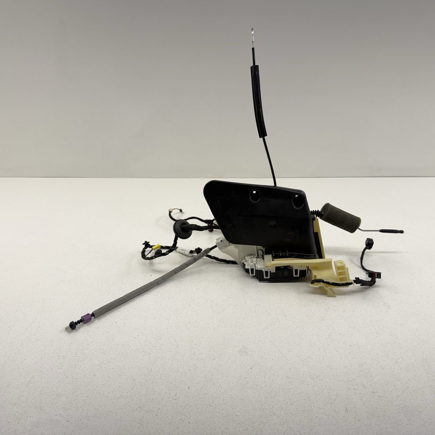 12-18 Mercedes W218 CLS550 Driver Left Front Door Latch Lock Actuator OEM