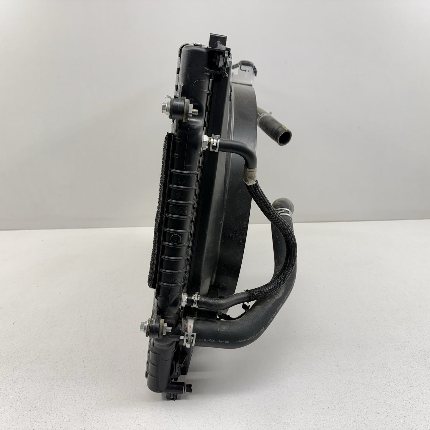 16-23 Toyota Tacoma 3.5L Automatic Engine Radiator With Fan Shroud Assembly OEM