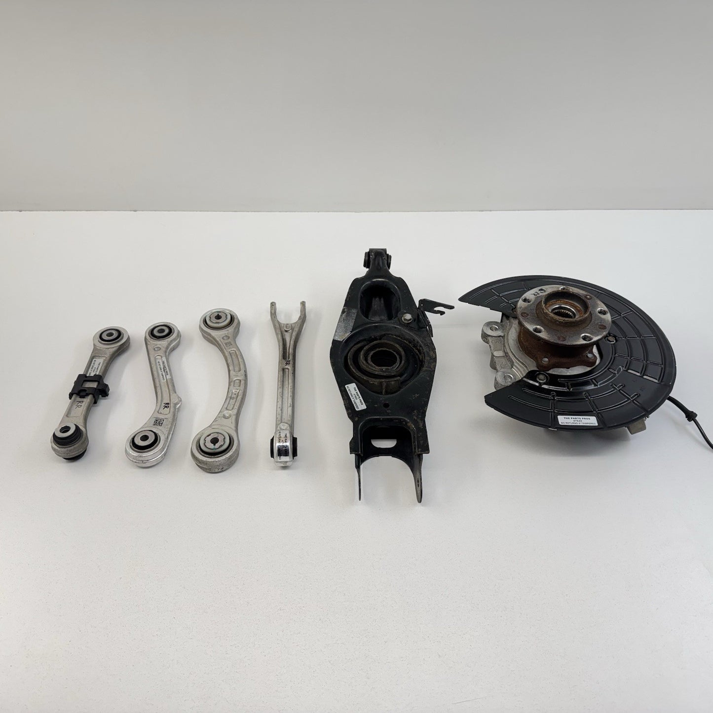 17-24 Maserati Ghibli Right Rear Spindle Knuckle Hub With Control Arm Set OEM