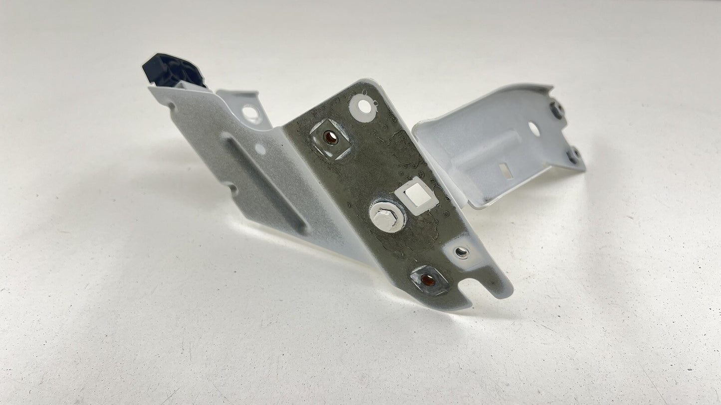 14-23 MASERATI GHIBLI DRIVER LEFT FRONT FENDER BRACKET SUPPORT MOUNT OEM