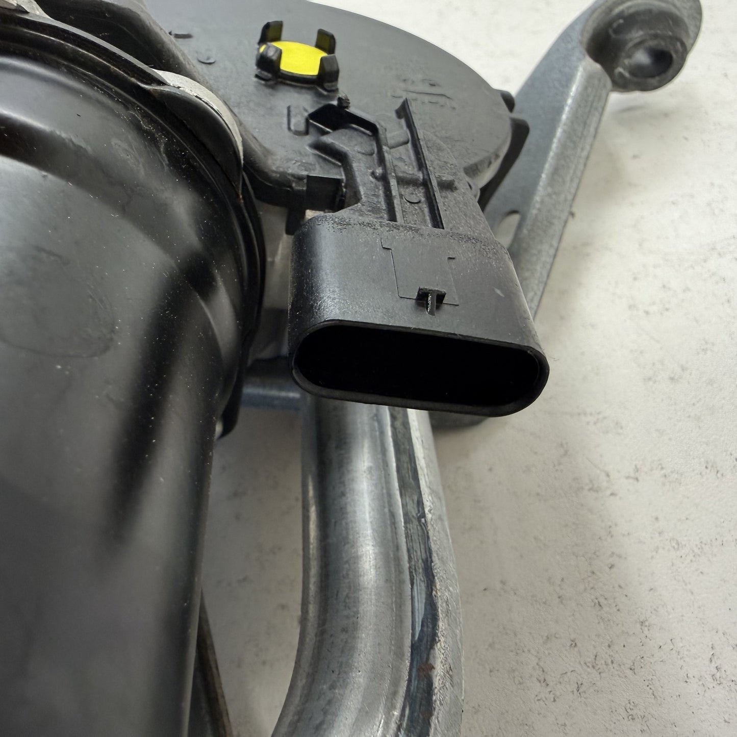 21-26 BMW M3 M4 G80 G82 Front Windshield Wiper Motor Linkage Arm Assembly OEM