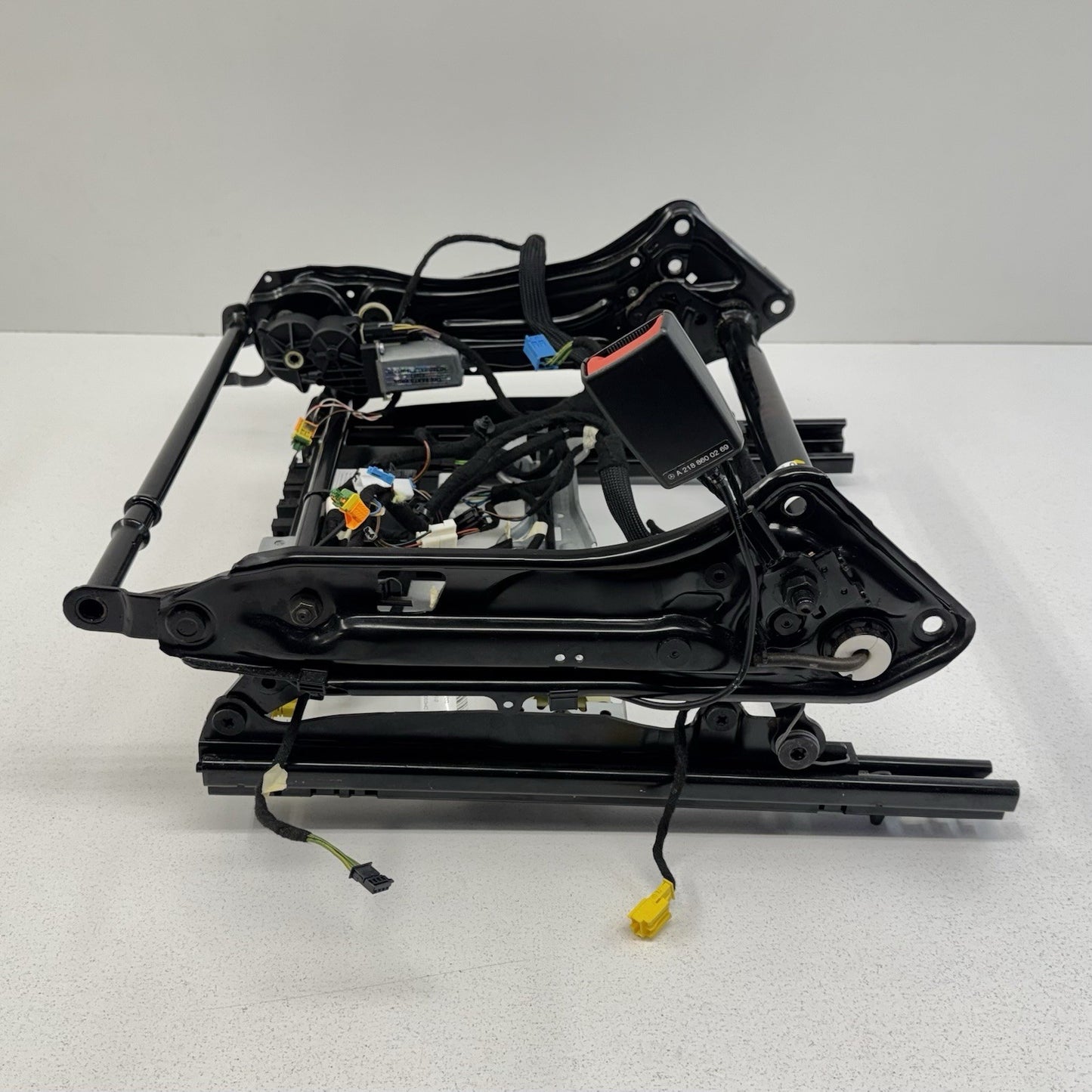 12-18 Mercedes W218 CLS550 Passenger Right Front Lower Seat Track Rail Frame OEM