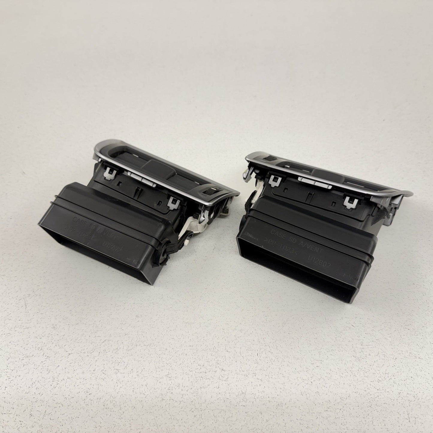15-19 Subaru Outback Front Outer Dash Air Vent Pair Left & Right OEM