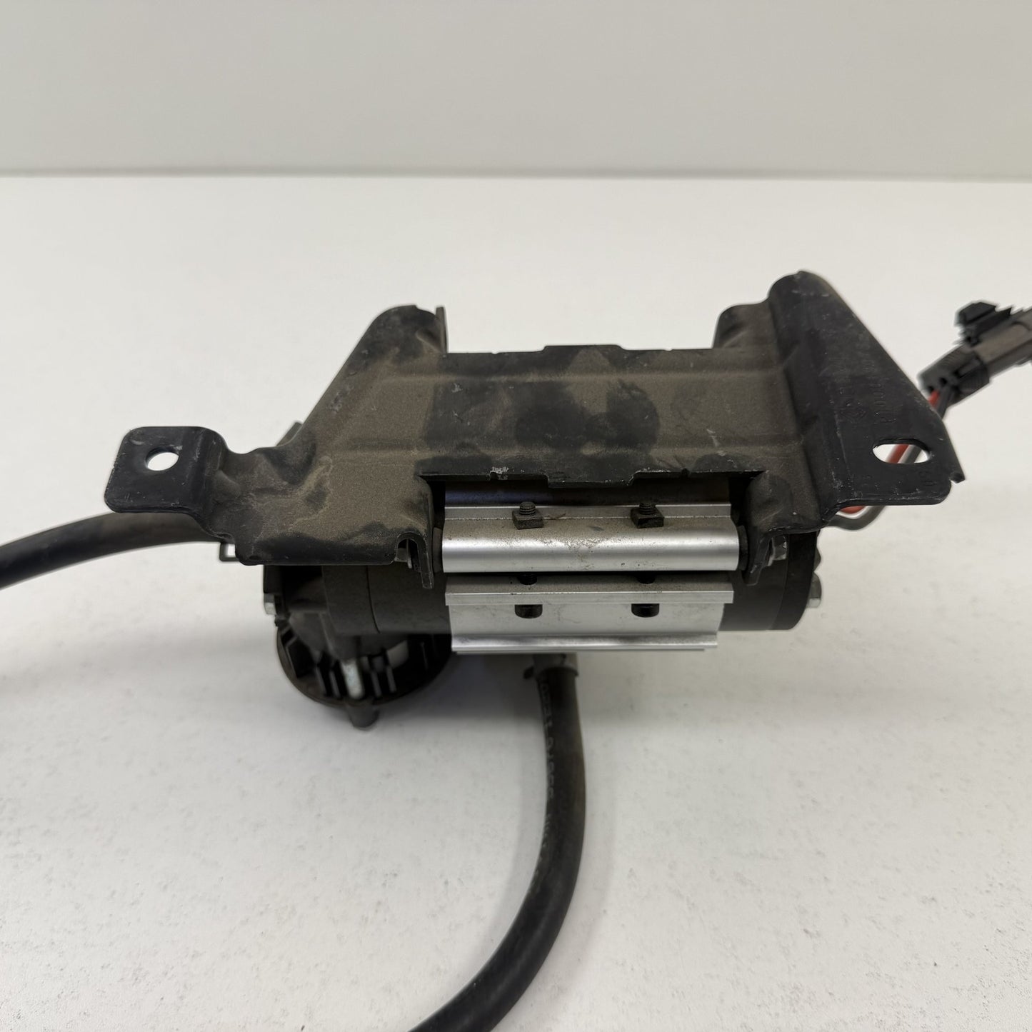 2022-2024 Rivian R1S R1T Air Ride Suspension Compressor Pump PT00055693-01 OEM