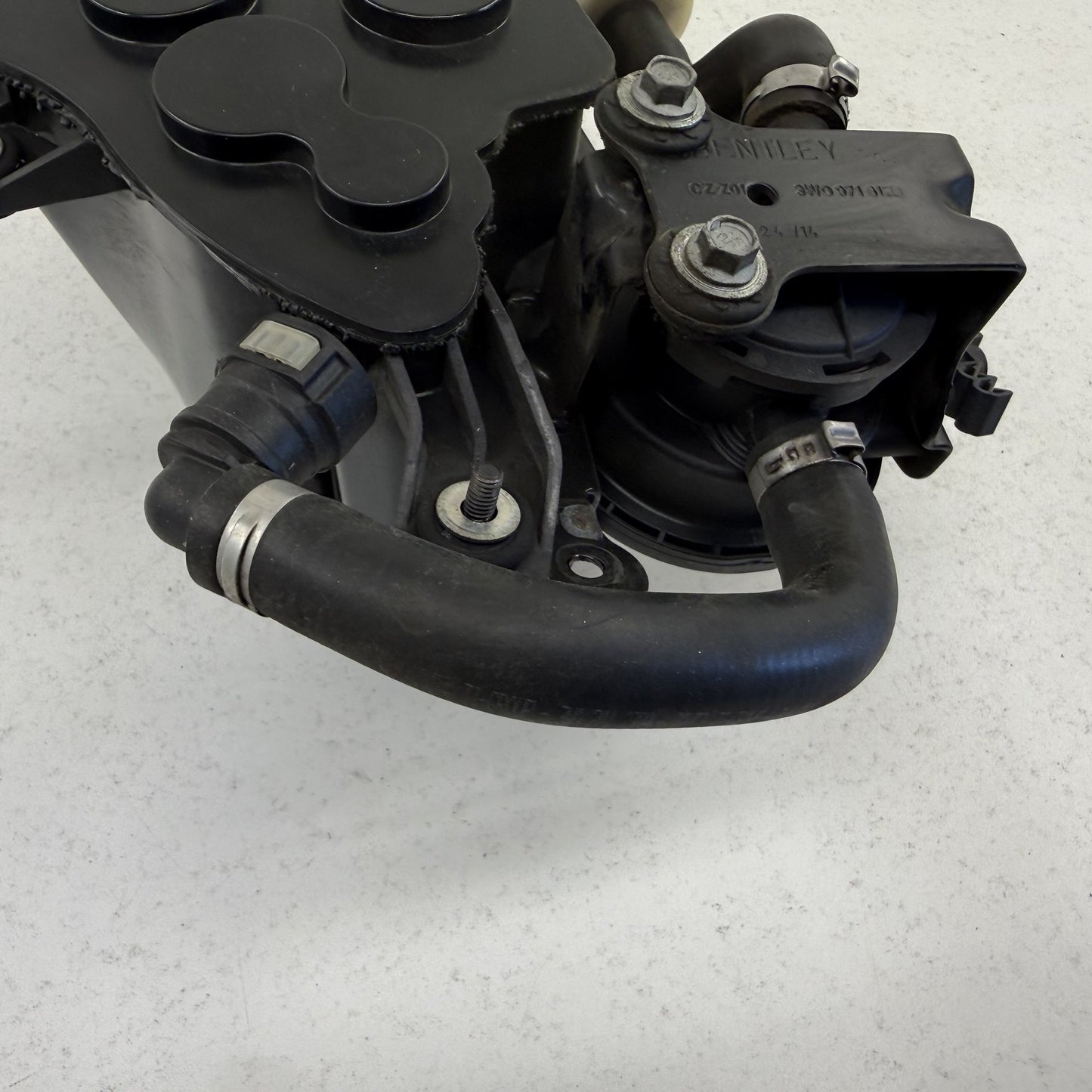 2014-2018 Bentley Flying Spur Fuel Evap Vapor Charcoal Emission Canister OEM