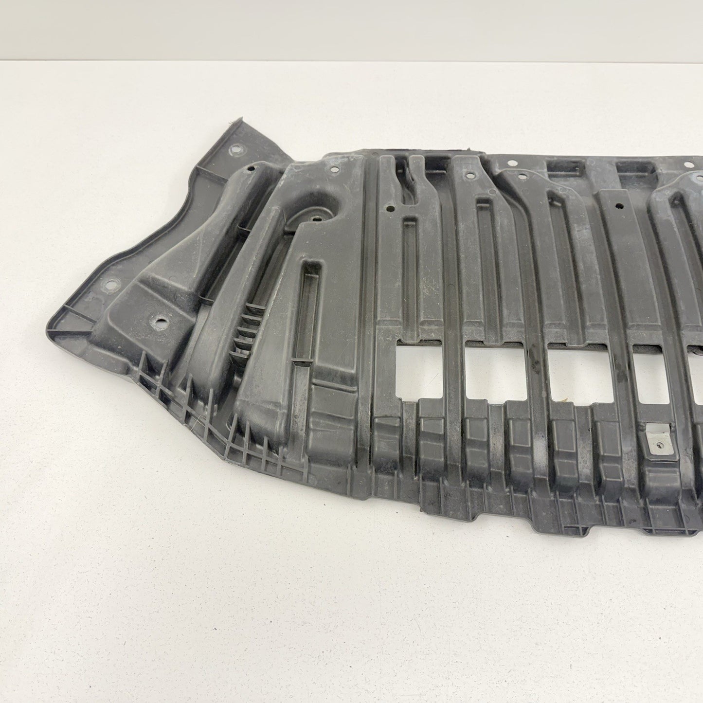 12-18 Mercedes W218 CLS550 Front Bumper Under Tray Splash Shield 2125203923 OEM