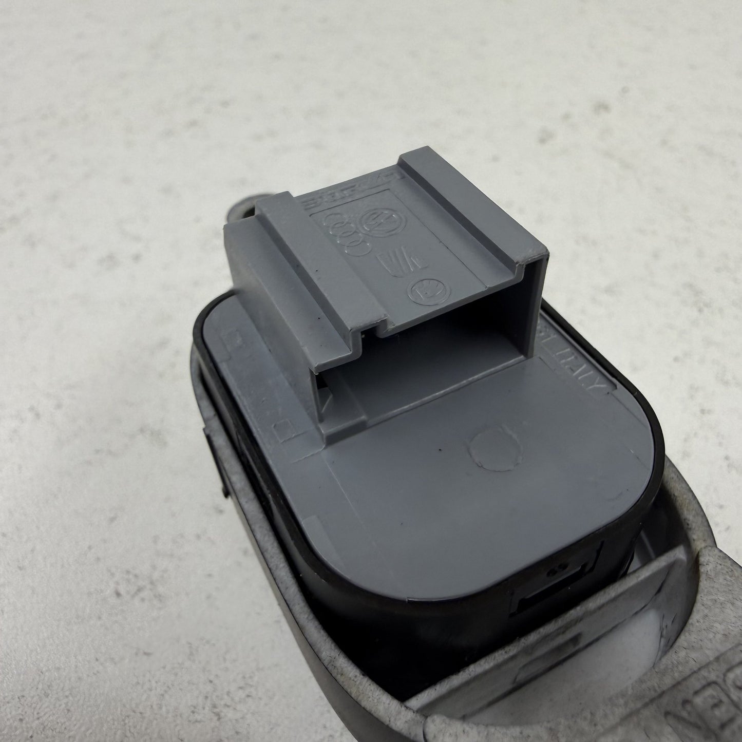 2014-2018 Bentley Flying Spur Front Door Mirror Control Switch 3W0959565C OEM