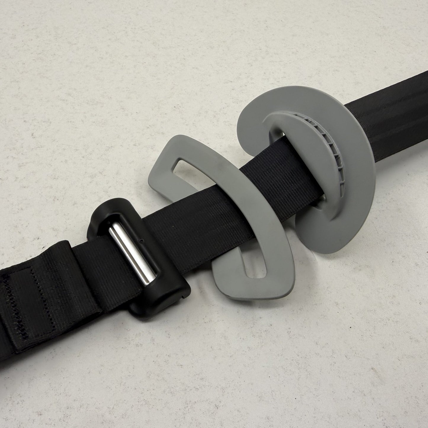 2022-2024 Rivian R1S Right Rear 2nd Second Row Seatbelt Seat Belt Retractor OEM