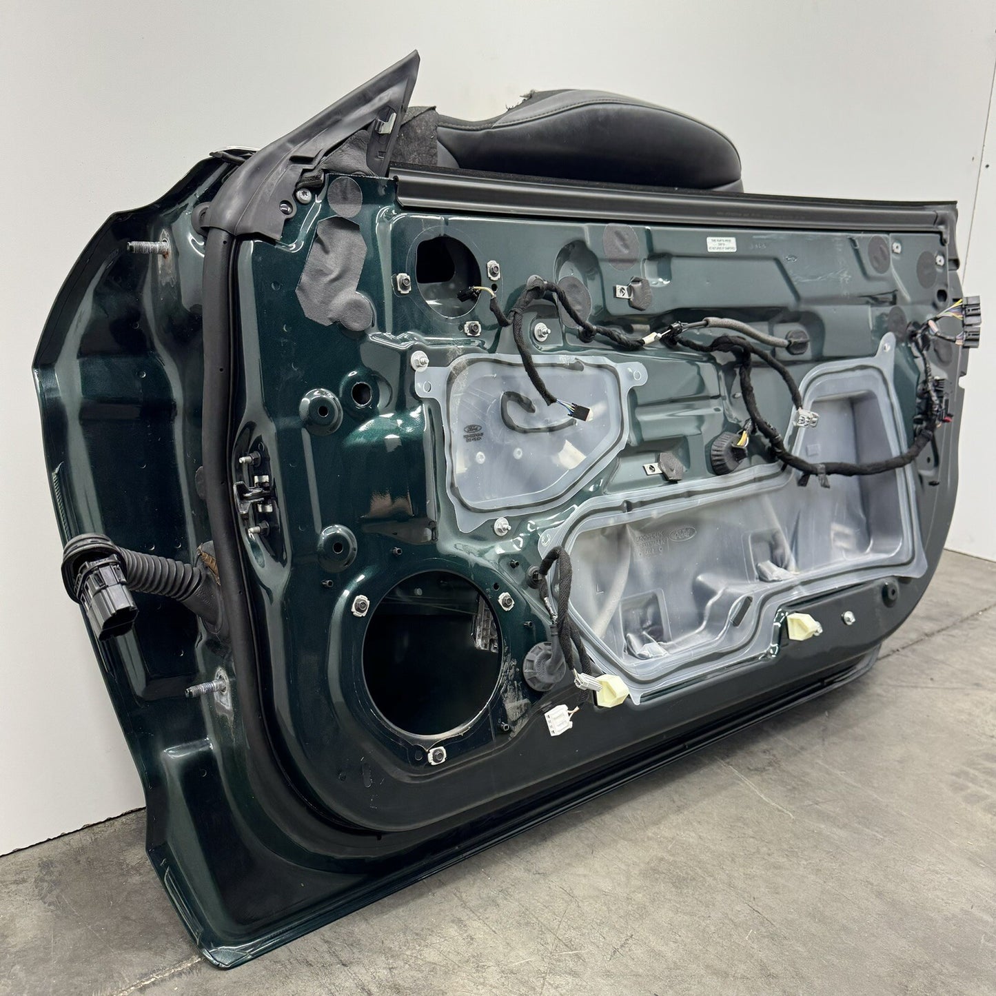 15-23 FORD MUSTANG GT BULLITT COUPE RIGHT DOOR COMPLETE WITH GLASS GREEN OEM