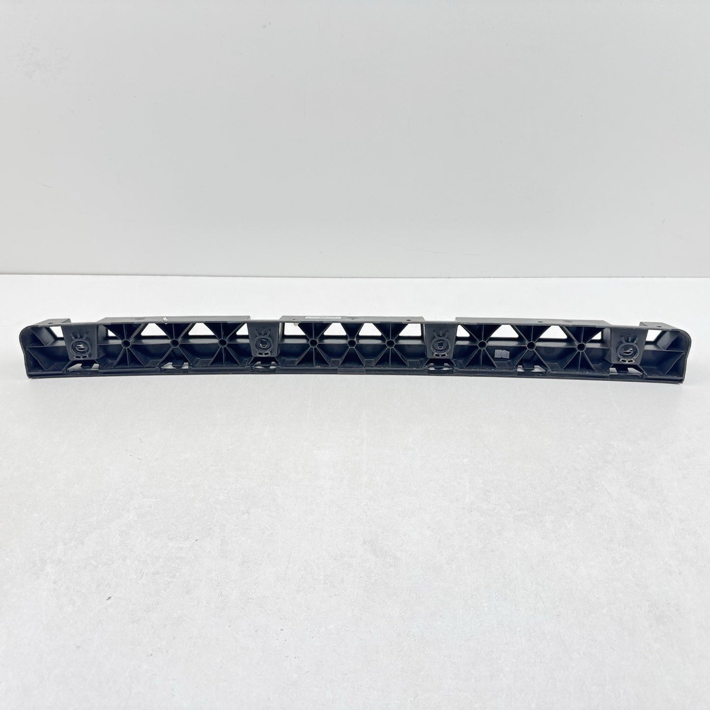 22-25 VOLKSWAGEN GOLF R MK8 REAR CENTER BUMPER BRACKET SUPPORT MOUNT OEM