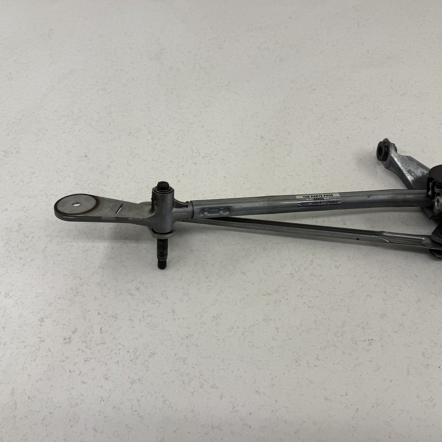 21-26 BMW M3 M4 G80 G82 Front Windshield Wiper Motor Linkage Arm Assembly OEM