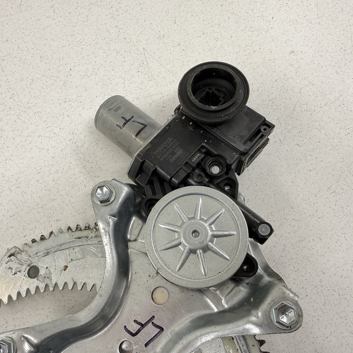 16-23 Toyota Tacoma Driver Left Front Door Glass Window Regulator Motor OEM
