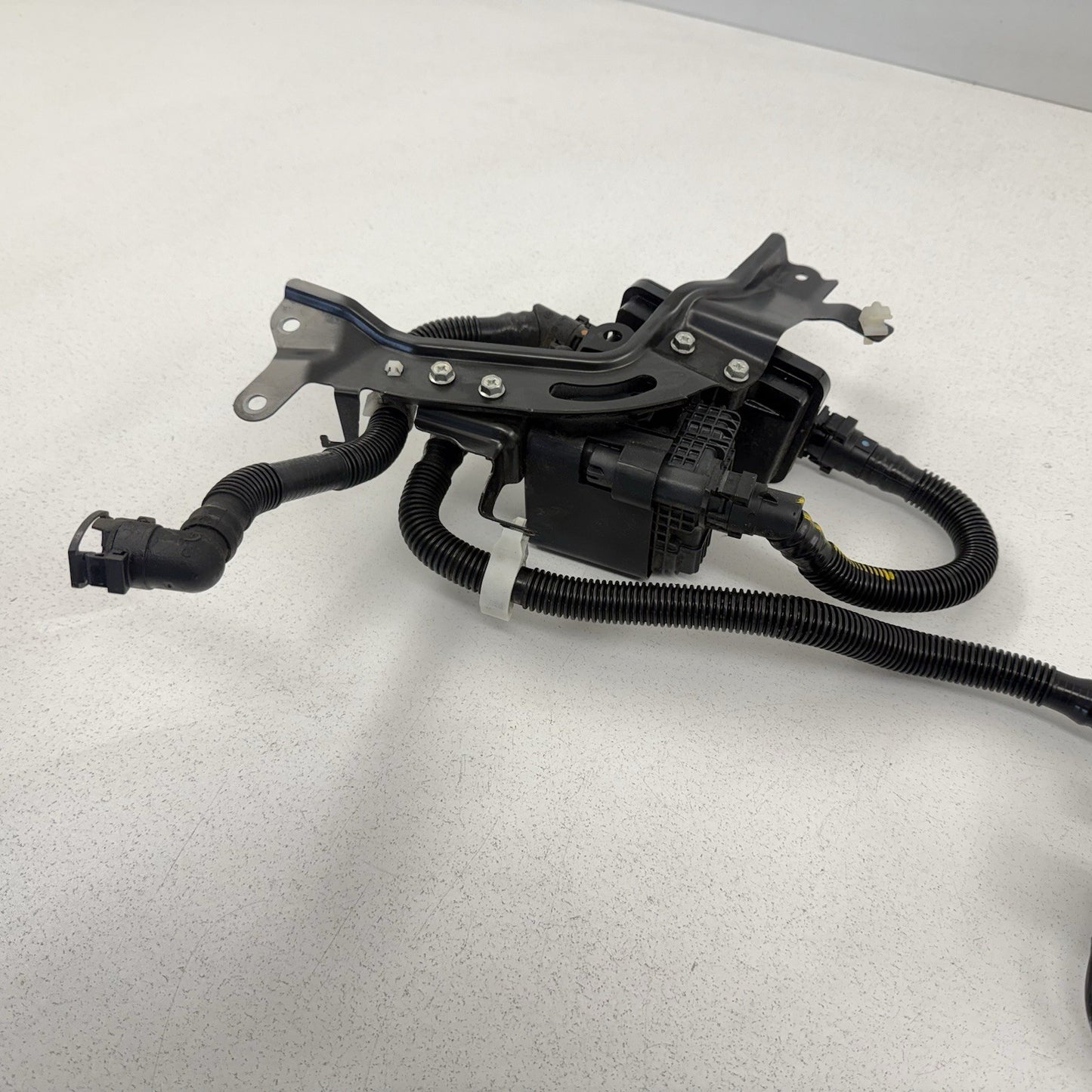 22-26 Toyota GR86 BRZ Fuel Evap Vapor Charcoal Emission Canister 42035CC000 OEM