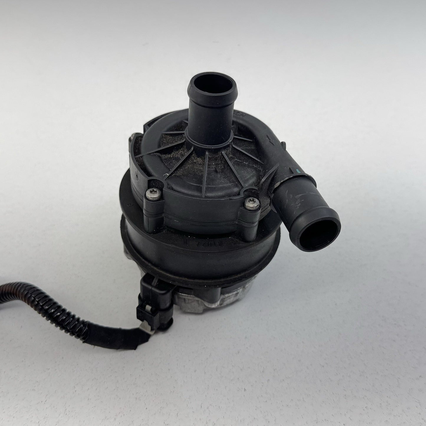 14-24 Maserati Ghibli Auxiliary Electric Secondary Coolant Water Pump OEM