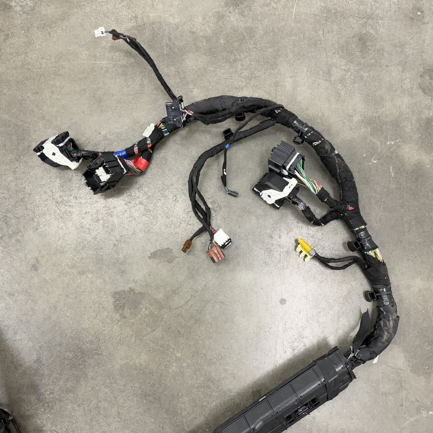 2022-2024 Rivian R1S Interior Chassis Main Body Wiring Harness C300446331-C OEM