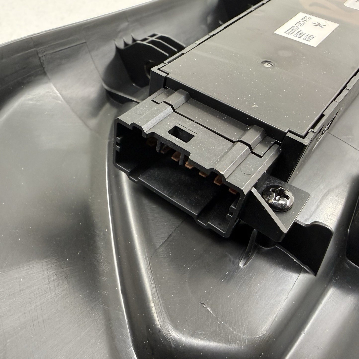 23-25 Honda Pilot Right Front Seat Adjustment Trim Cover W/ Controls OEM