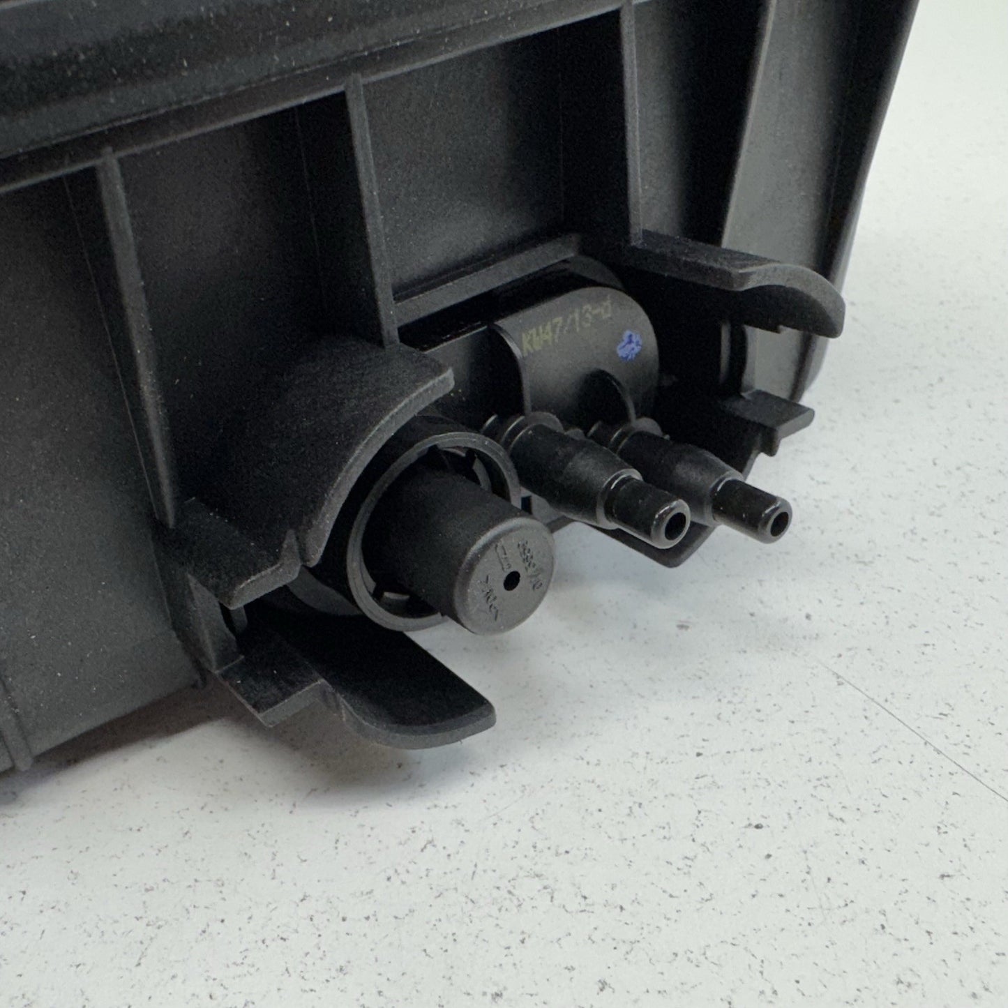 12-18 Mercedes W218 CLS550 CLS63 Seat Vacuum Pump Reservoir Tank 0008003119 OEM