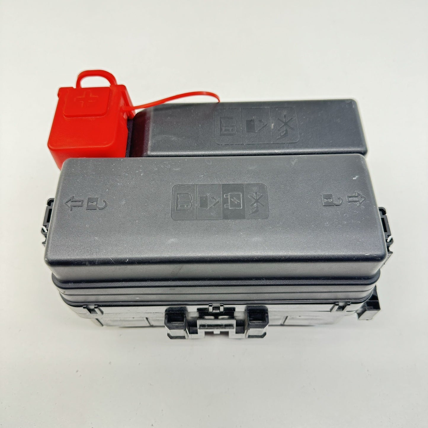 22-23 CADILLAC CT4 V BLACKWING ENGINE BAY FUSE RELAY JUNCTION BOX MODULE OEM