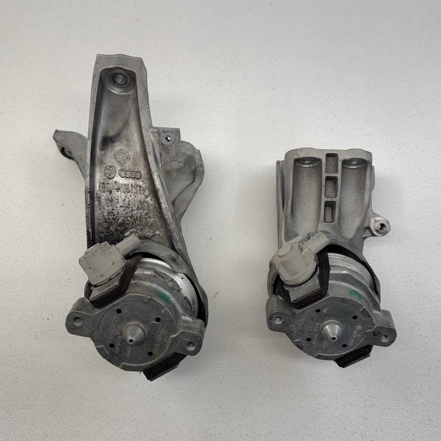 17-23 Audi R8 5.2L V10 Motor Engine Mount W/ Bracket Pair Left & Right OEM