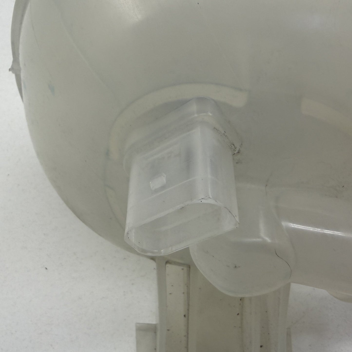2022-2024 Rivian R1S R1T Coolant Reservoir Overflow Expansion Tank Bottle OEM