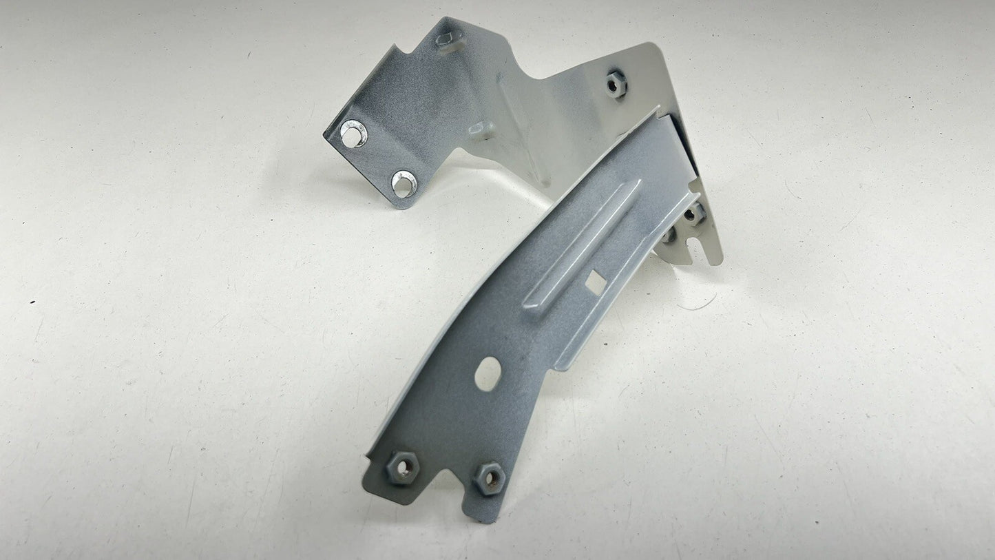 14-23 MASERATI GHIBLI PASSENGER RIGHT FRONT FENDER BRACKET SUPPORT MOUNT OEM