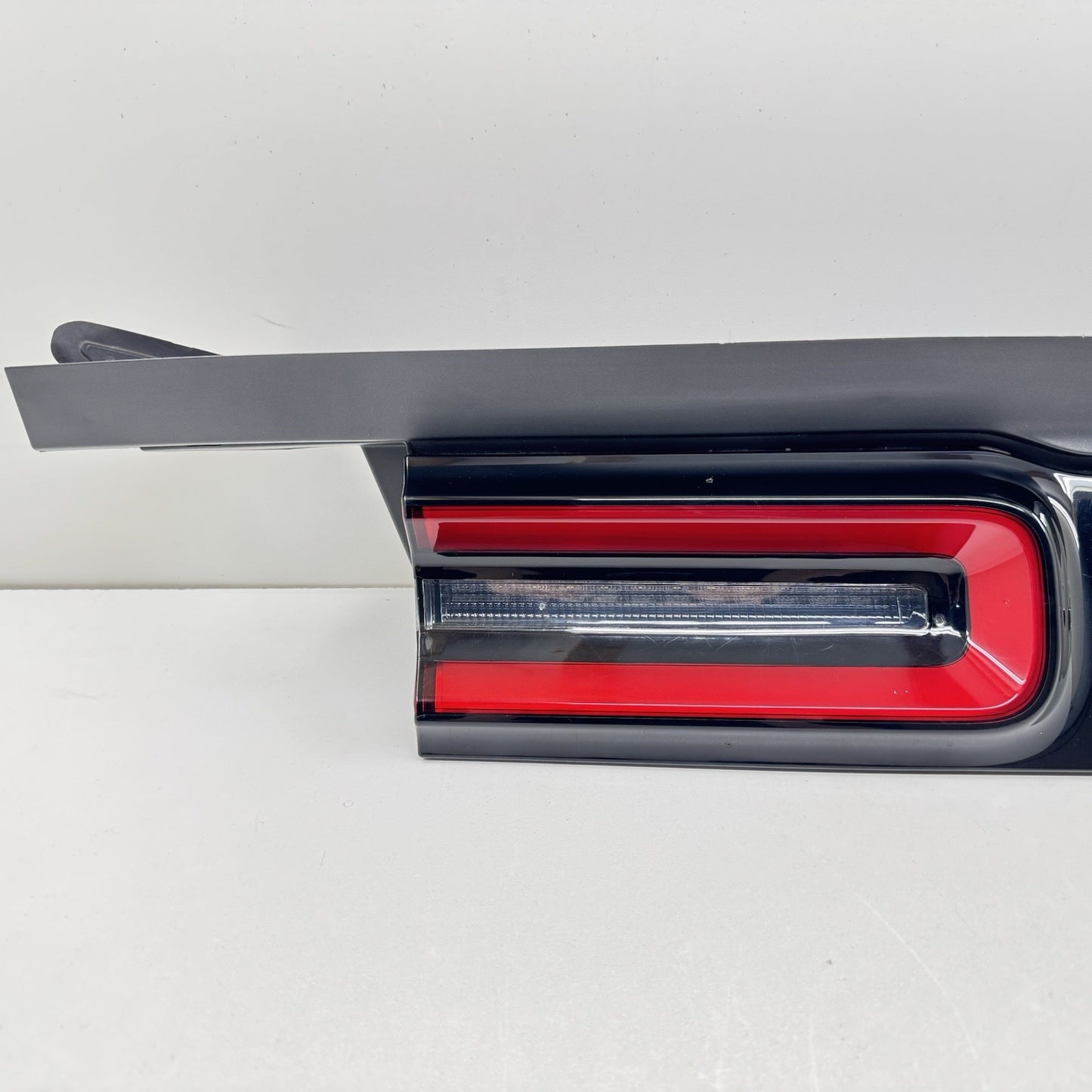 15-23 Dodge Challenger Rear Center LED Taillight Tail Light Lamp 68419751AA OEM