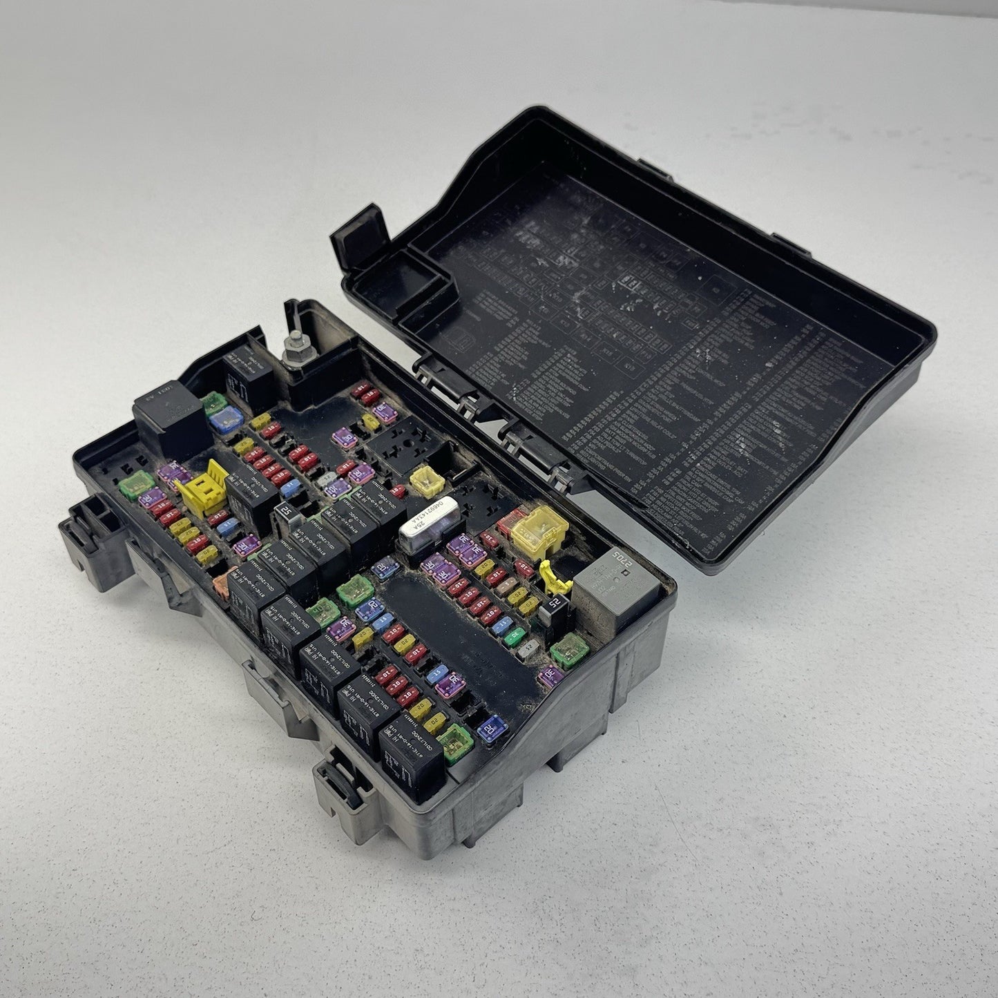 20-22 Ram 2500 3500 Intelligent Power Distribution Fuse Box 68437289AB OEM