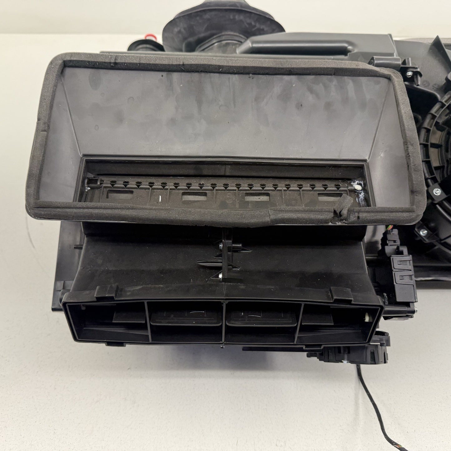 17-23 Audi R8 HVAC Box Heater Core Blower Motor Housing 4S1820005B OEM