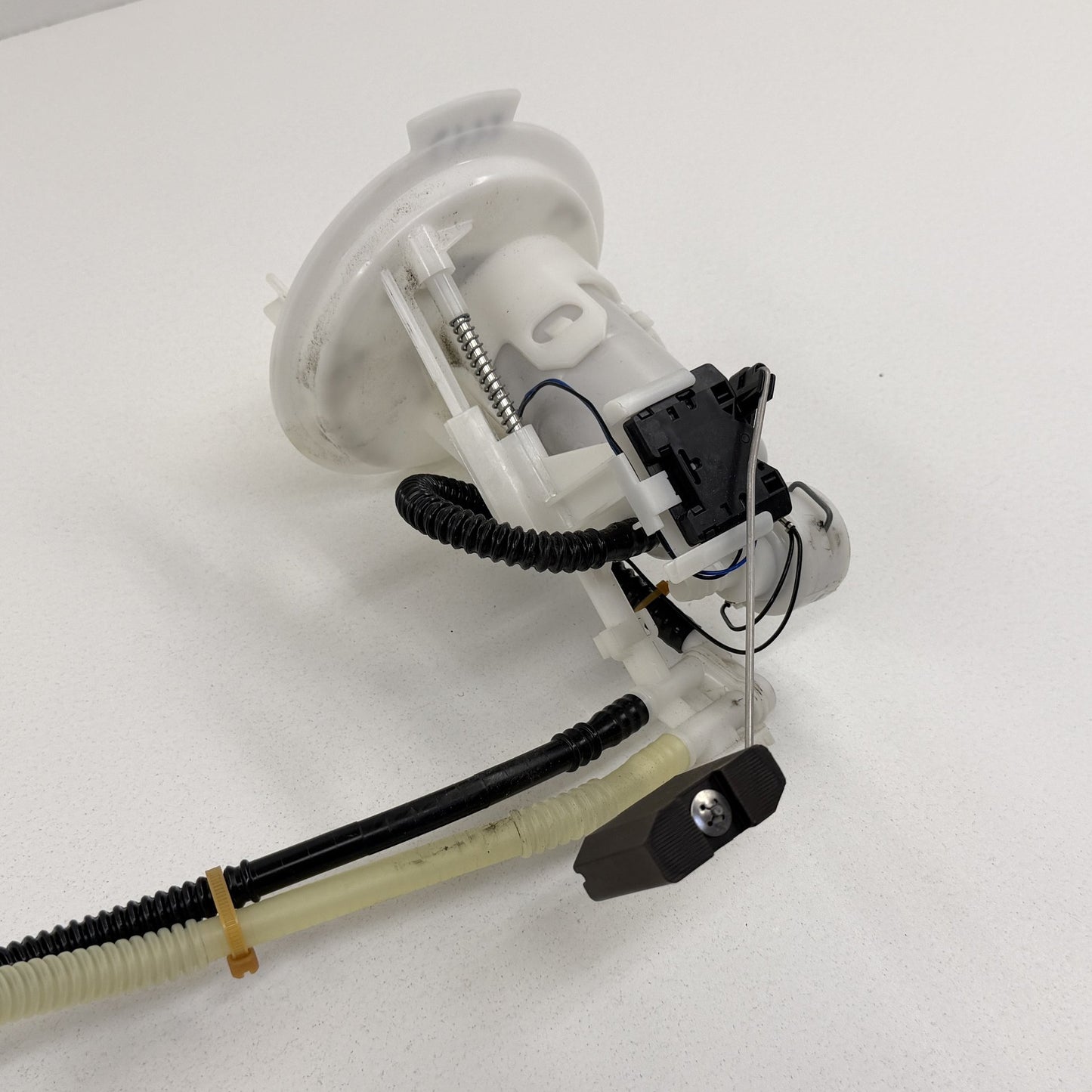 2012-2014 Mercedes-Benz C250 W204 M271 Gas Tank Fuel Pump Sending Unit Pair OEM