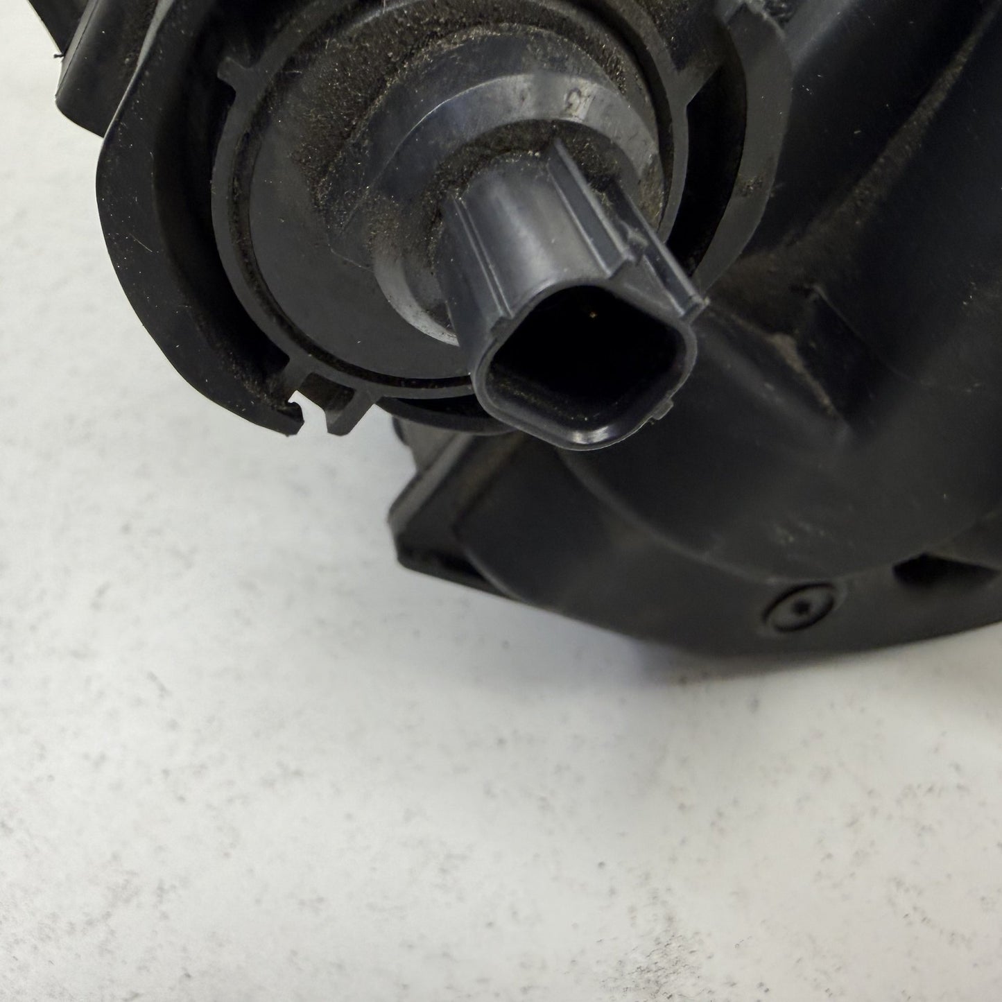 2008-2014 Mercedes-Benz C250 W204 Fuel Evap Vapor Charcoal Emission Canister OEM