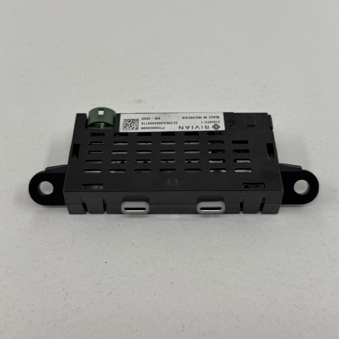 2022-2024 Rivian R1S R1T Console Dual USB Type C Charge Port PT00003096 OEM